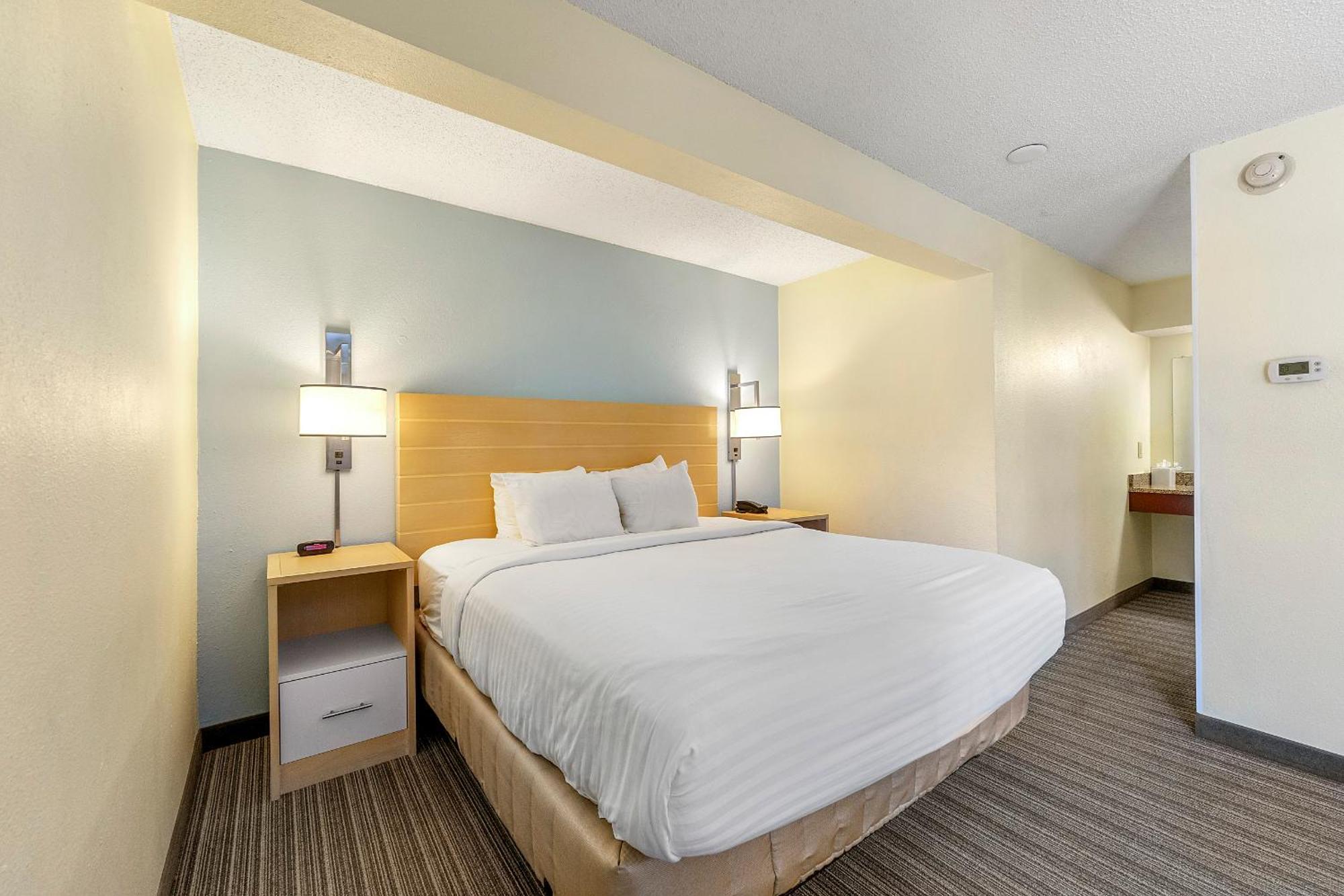 Hotel Avia Residences On Savoy - Extended Dunwoody